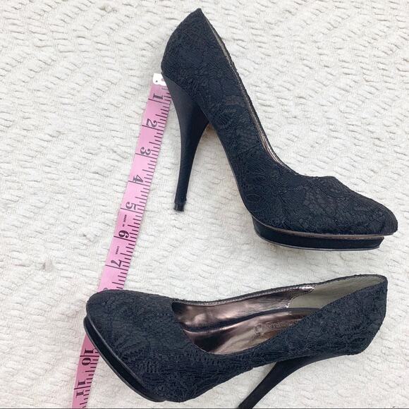 BCBGMaxAzria Black Lace Pumps Size 7 - Picture 7 of 7